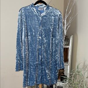 Units 1X Beautiful Ocean Blue Crushed Velvet Button-up Tunic. Mandarin Collar.
